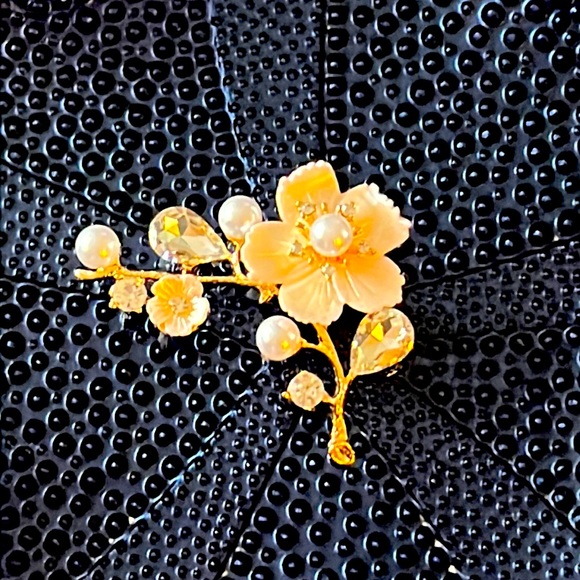 Crystal Floral Brooch - Picture 2 of 2